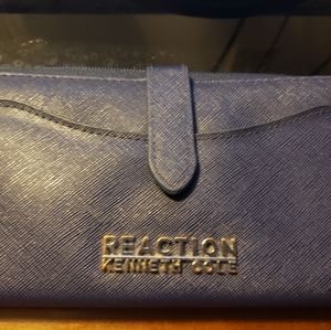Reaction Kenneth Cole Blue wallet 💙 Wristlet